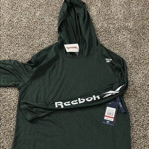 ✨NWT✨Reebok top size SMALL